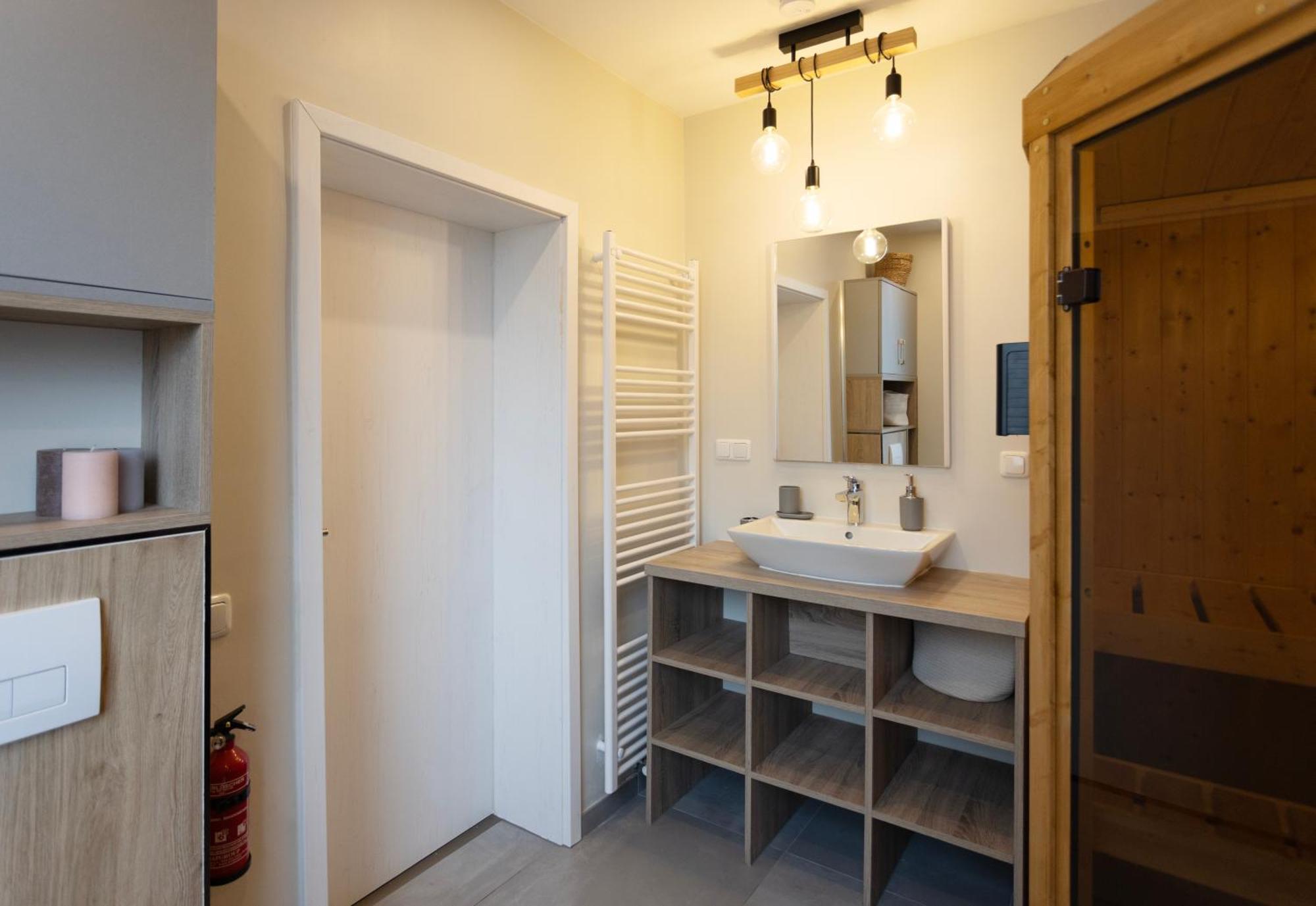 Huge Apartment With Sauna And Free Parking ドゥイスブルグ エクステリア 写真