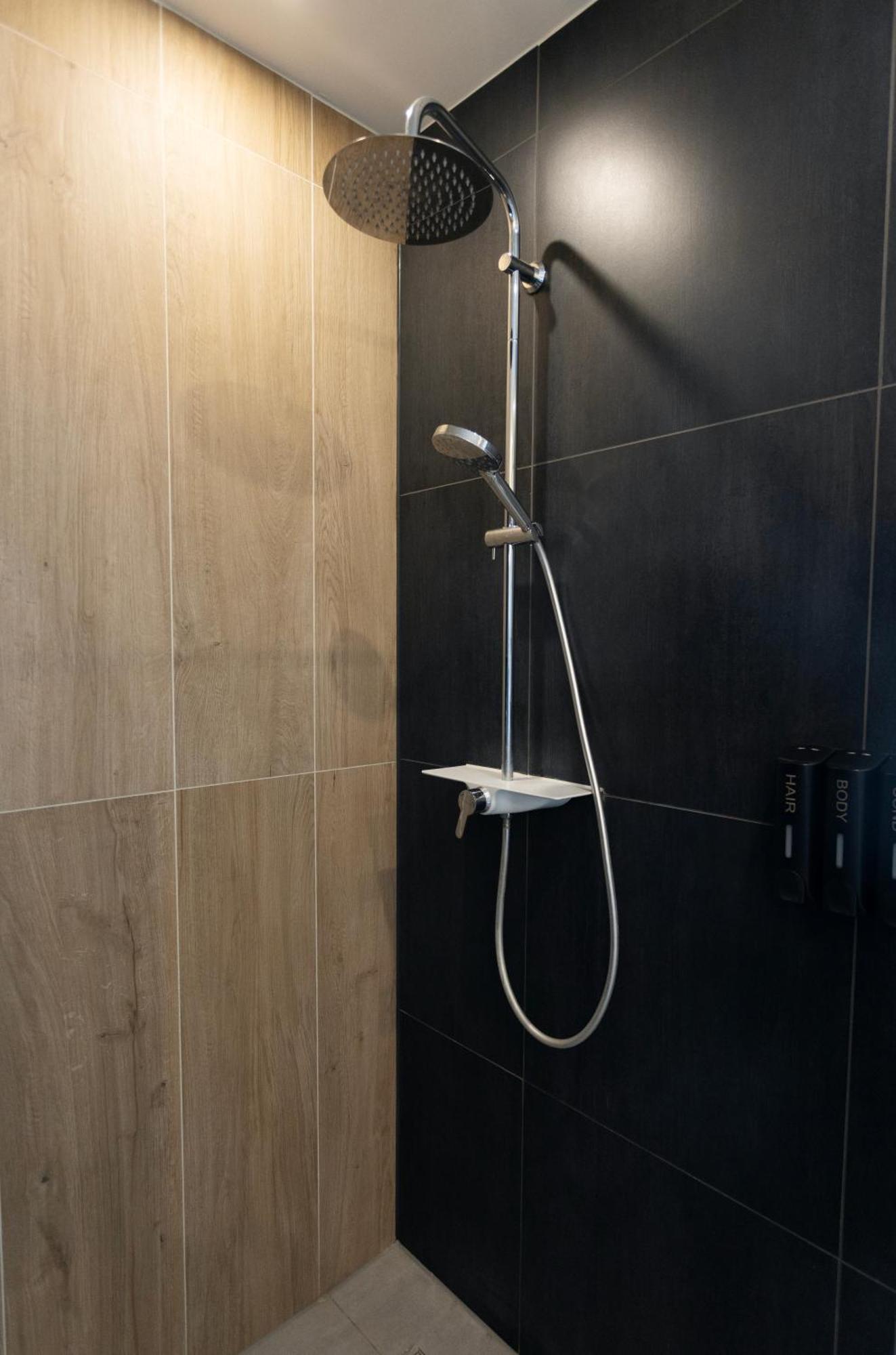 Huge Apartment With Sauna And Free Parking ドゥイスブルグ エクステリア 写真