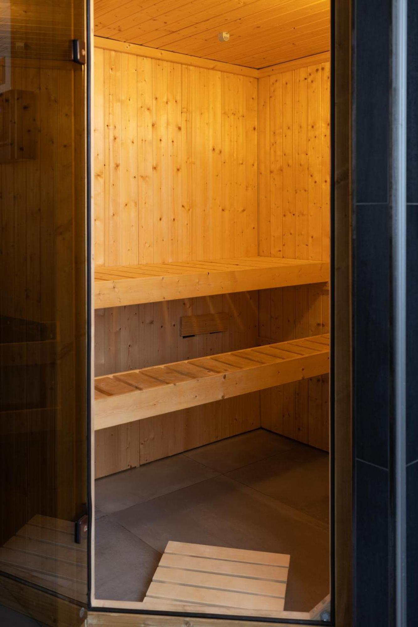 Huge Apartment With Sauna And Free Parking ドゥイスブルグ エクステリア 写真