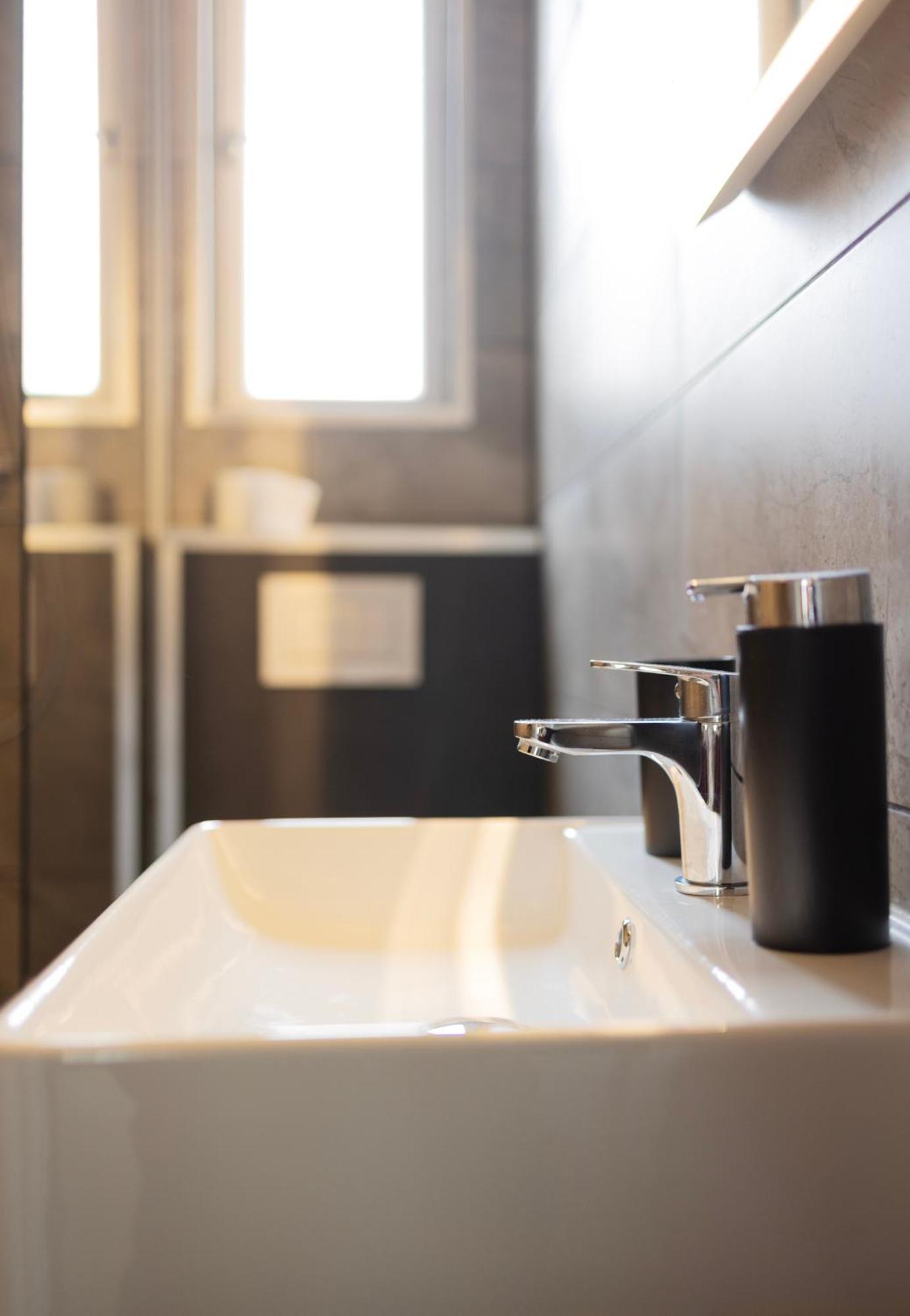 Huge Apartment With Sauna And Free Parking ドゥイスブルグ エクステリア 写真