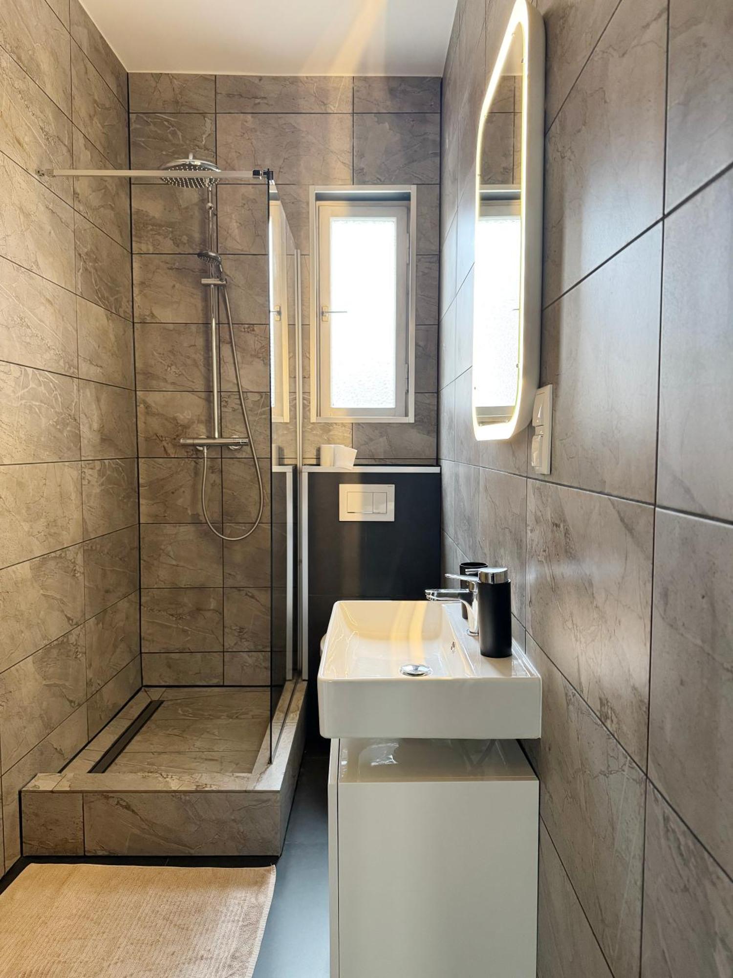 Huge Apartment With Sauna And Free Parking ドゥイスブルグ エクステリア 写真